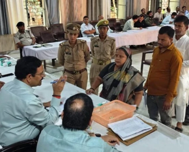 मैनपुरी संपूर्ण समाधान दिवस: कुरावली में 8 शिकायतों का त्वरित निस्तारण