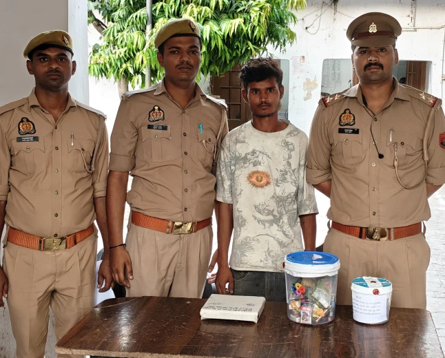 एटा पुलिस की त्वरित कार्रवाई: परचून दुकान में चोरी का खुलासा, अभियुक्त गिरफ्तार