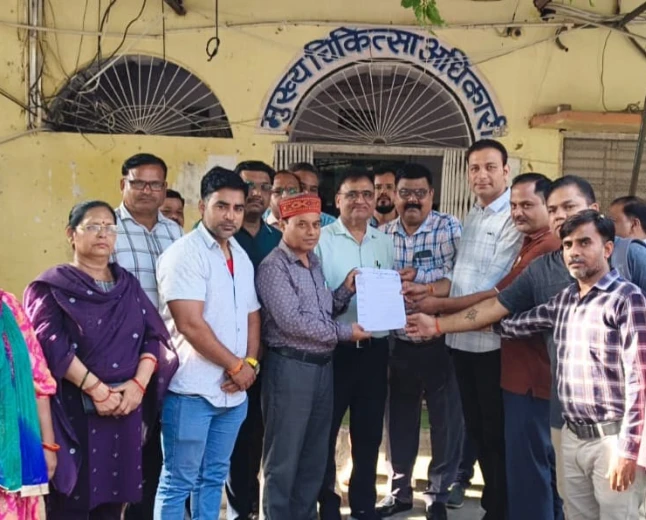 मैनपुरी: एनएचएम संविदा कर्मियों की हड़ताल की चेतावनी, वेतन भुगतान की मांग