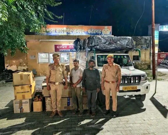 फर्रुखाबाद: पांचाल घाट पर 6.57 क्विंटल अवैध पटाखे जब्त, दो गिरफ्तार