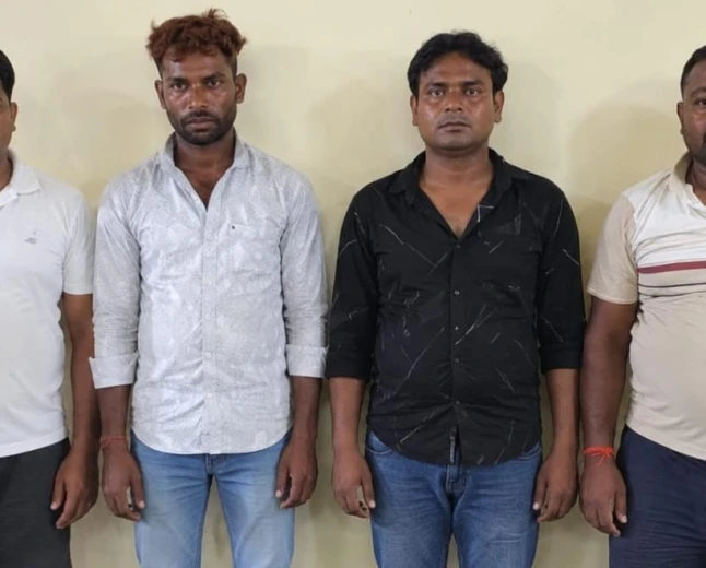 एटा पुलिस की बड़ी कार्रवाई: थाना सकरौली क्षेत्र में जुआ खेलते 4 गिरफ्तार