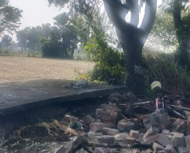आतिशबाजी की कोठरी में भीषण धमाका, इमारत जमींदोज