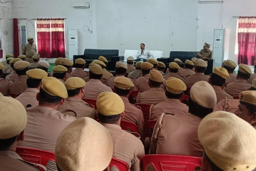 एटा पुलिस: डायल 112 की कार्यप्रणाली में सुधार हेतु विशेष बैठक
